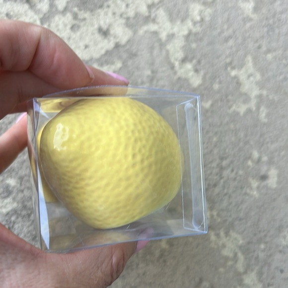 New lemon salt and pepper shakers - Picture 7 of 10